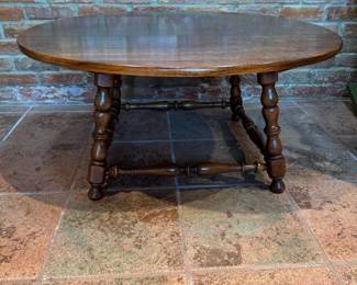 Maple round coffee table in excellent condition.
