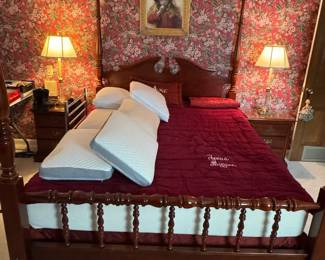 Bedroom suit: Four-poster bed, Tempur-Pedic Mattress, Quality Bed Pillows.