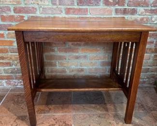 Desk in excellent condition