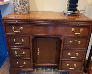 Baker desk - Excellent condition