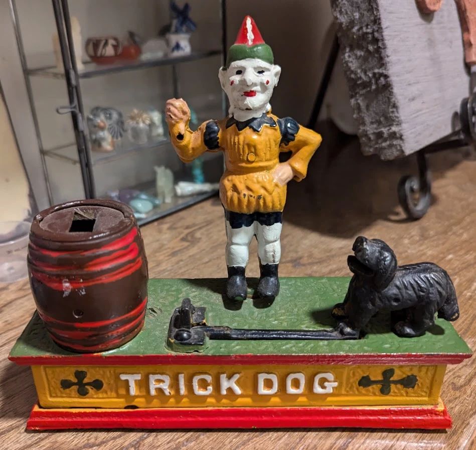 Cast iron bank (made in Taiwan) missing the hoop!