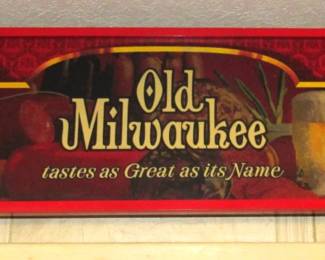 Vintage Old Milwaukee beer sign - lights up!
