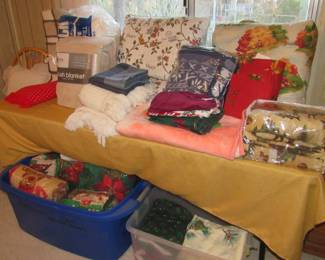 Guest bedroom with bed linens, blankets and such!