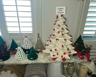 VINTAGE CERAMIC CHRISTMAS TREE