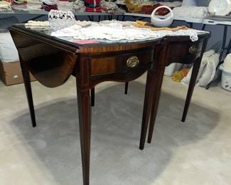 Pair of stunning Federal "Pembrook" tables by Heritage
