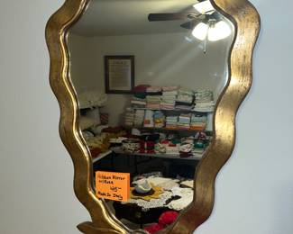 Ribbon & bow mirror