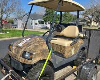 GREAT "CLUB CAR" GOLF CART.