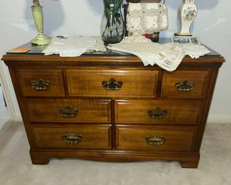 Excellent smaller 7 drawer maple dresser