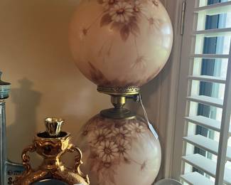 Beautiful, hand painted "Gone With The Wind" lamp