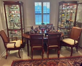 Gorgeous, formal Heritage dining room set & a matching pair of Howard Miller locking display cases!