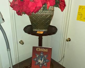 Beautiful, scalloped edge wine table