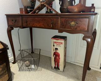 Lovely 3 drawer writing desk
