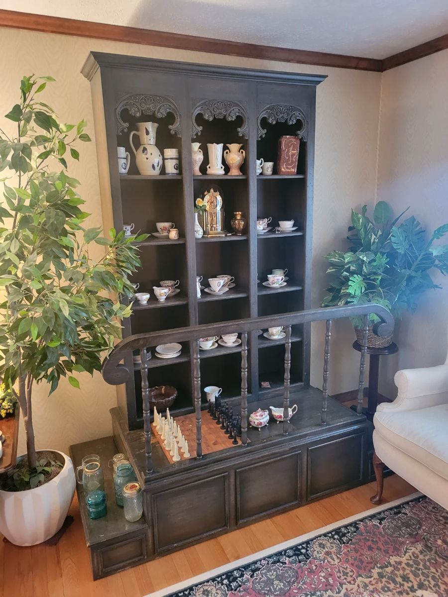 Unique Library step shelf.