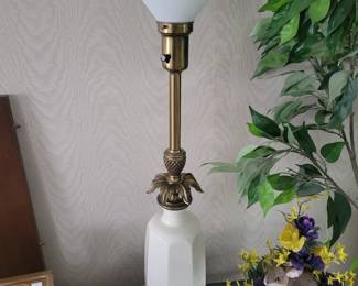 Vintage Hollywood Regency Lenox Stiffel Pineapple Torchiere Lamp Brass Porcelain.