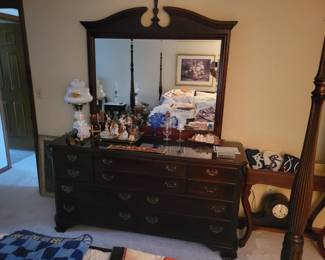 Ethan Allen desser with mirror. Excellent condition!
