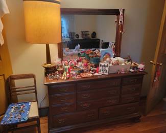 Jamestown, Dresser with mirror.