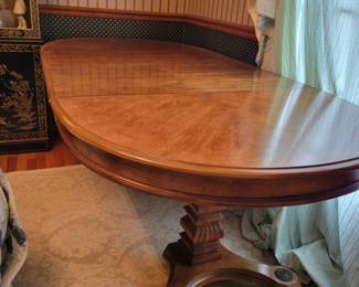 Absolutely Beautiful dining room table with two leaves and 4 chairs.