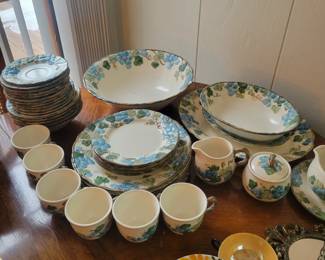 Poppy trail by metro California pottery dish set.