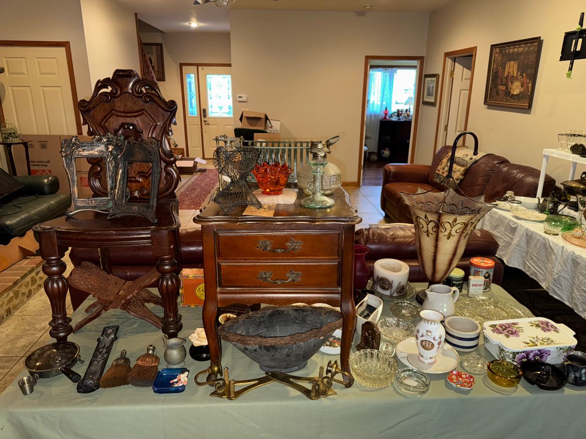 ANTIQUE AND VINTAGE ITEMS 