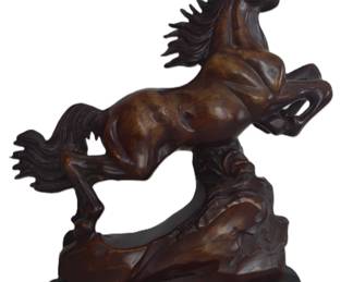 Horse sculpture 
