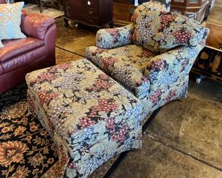 VANGUARD FURN. CO., Hickory, NC, Upholstered 2-piece oversized club chair with matching rolling ottoman. Very Comfy, SUPER CLEAN, like new! Valued at $1,537+