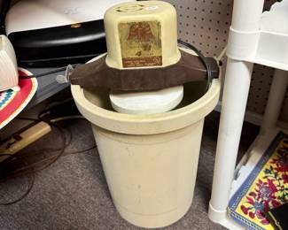 Vintage Model 71, Electric 4-Qt  Ice Cream Maker