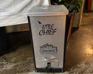 LITTLE CHIEF Metal Smoker