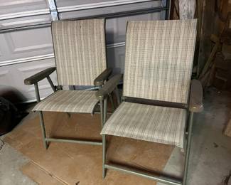 Here are the other 2 chairs to the patio table!