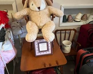 Kids table with 2 chairs