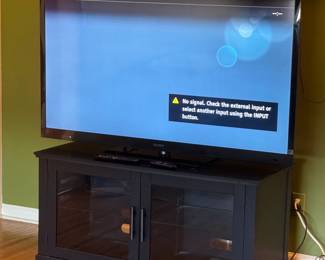 60" Sony Bravia LCD Digital Flatscreen Color TV w/Remote