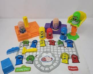 1990s PLAY-DOH Sesame Street Fuzzy Pumper Barber Play Set