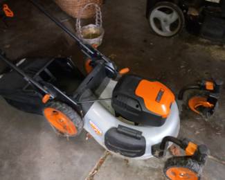 Items Located In The Front Yard During The Sale