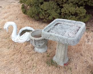 Items Located In The Front Yard During The Sale