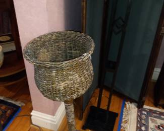 Items Located In The 1st Floor Dining Room