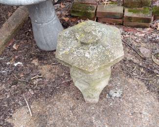 Items Located In The Front Yard During The Sale