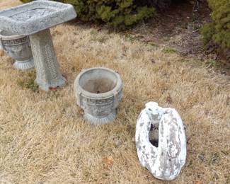 Items Located In The Front Yard During The Sale