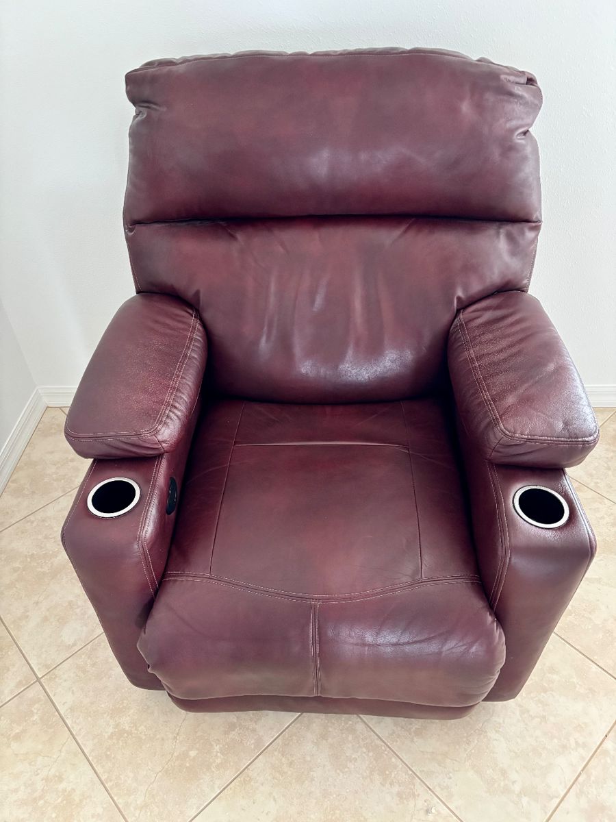 Two cup holders for the serious drinker.