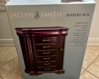 Box does not come with her jewelry.  