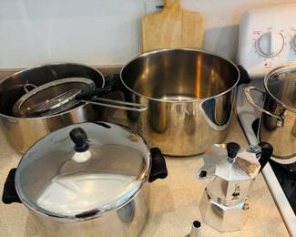 And shiny never used pots.  Just like at my house.