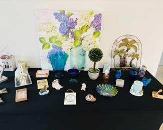 Small collection of curios to add to your growing collection. 