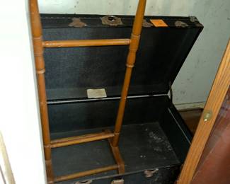 OLD FOOTLOCKER & VINTAGE VALET STAND