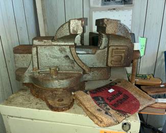 VINTAGE COBRA 5" BENCH VISE