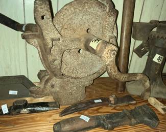 ANTIQUE CORN SHELLER