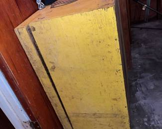 LARGE WOODEN TOOL BOX