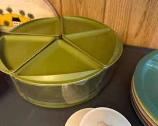 Nice EARLY Rubbermaid Seal Top Lidded servers!  