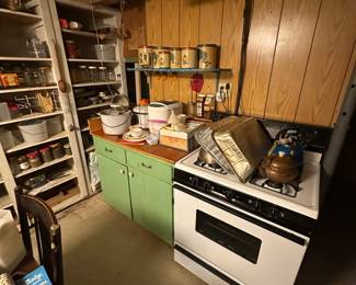 Got the keys on Tuesday! Here are the pics for the initial walk through! We did not open any boxes or totes! This is just what was out waiting for us! More detailed photos added almost daily starting this week!