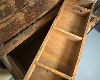 The middle “drawer” comes out to reveal the deep trunk! 