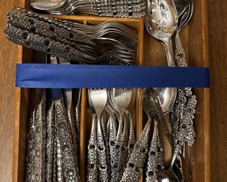 This is an OUTSTANDING 107 Piece set of (Stainless) by ONEIDA SILVER - The pattern is Viola-Voila! It consists of:                                                                                                                      20 knives 
20 dinner forks 
16 tablespoons
21 teaspoons 
15 salad forks 
4 lg serving spoons 
4 ice tea spoons 
3 sm serving pieces
4 lg serving pieces

107 pieces total!