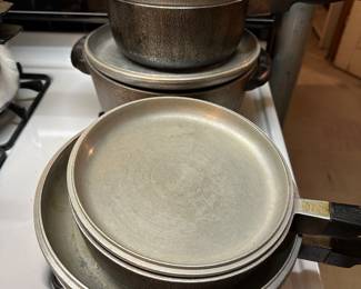 A FANTASTIC Vintage Set of Hawthorne Cast Aluminum Pots and pans! 10 PIECES! Made in America, in Wisconsin! 