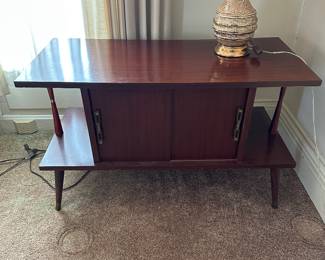 This is a great MCM Side Table/Record Holder! And a HOT 🔥 MCM Lamp! 